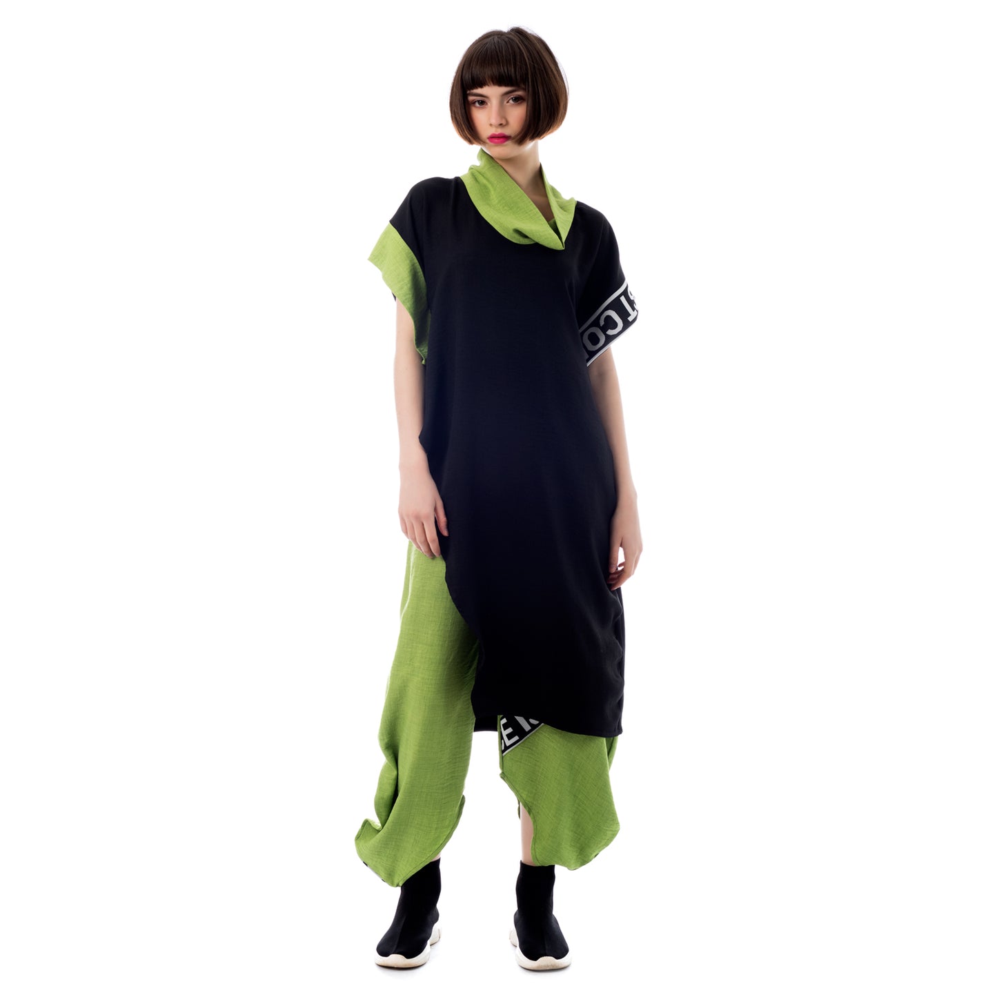 Effortless Flow: Seva's Asymmetric Loose poncho ss.24.se.115