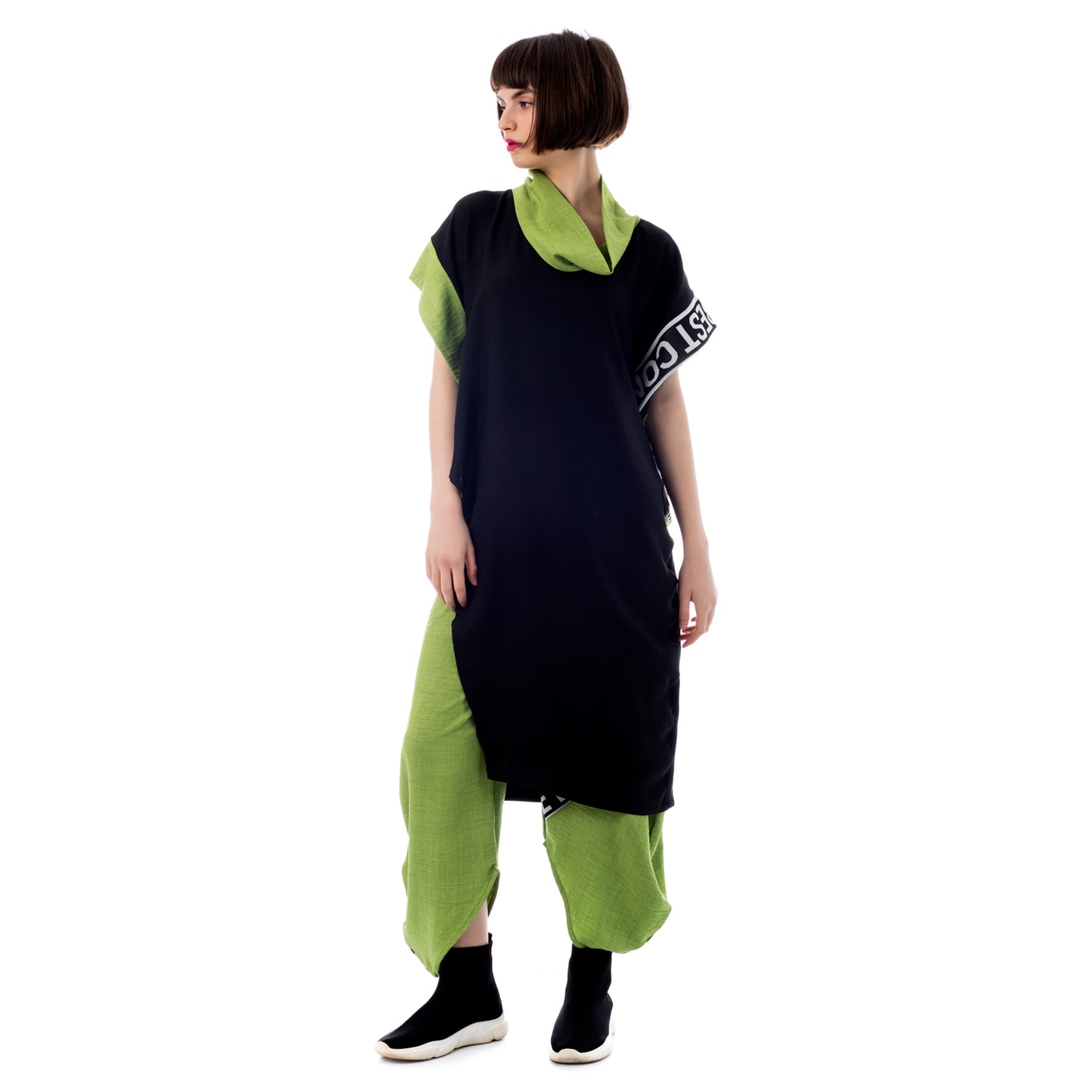 Effortless Flow: Seva's Asymmetric Loose poncho ss.24.se.115
