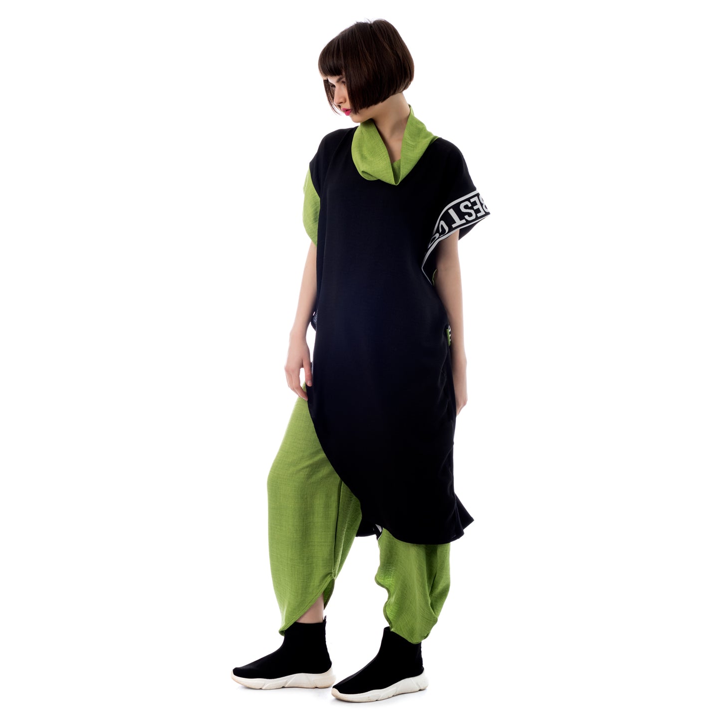 Effortless Flow: Seva's Asymmetric Loose poncho ss.24.se.115