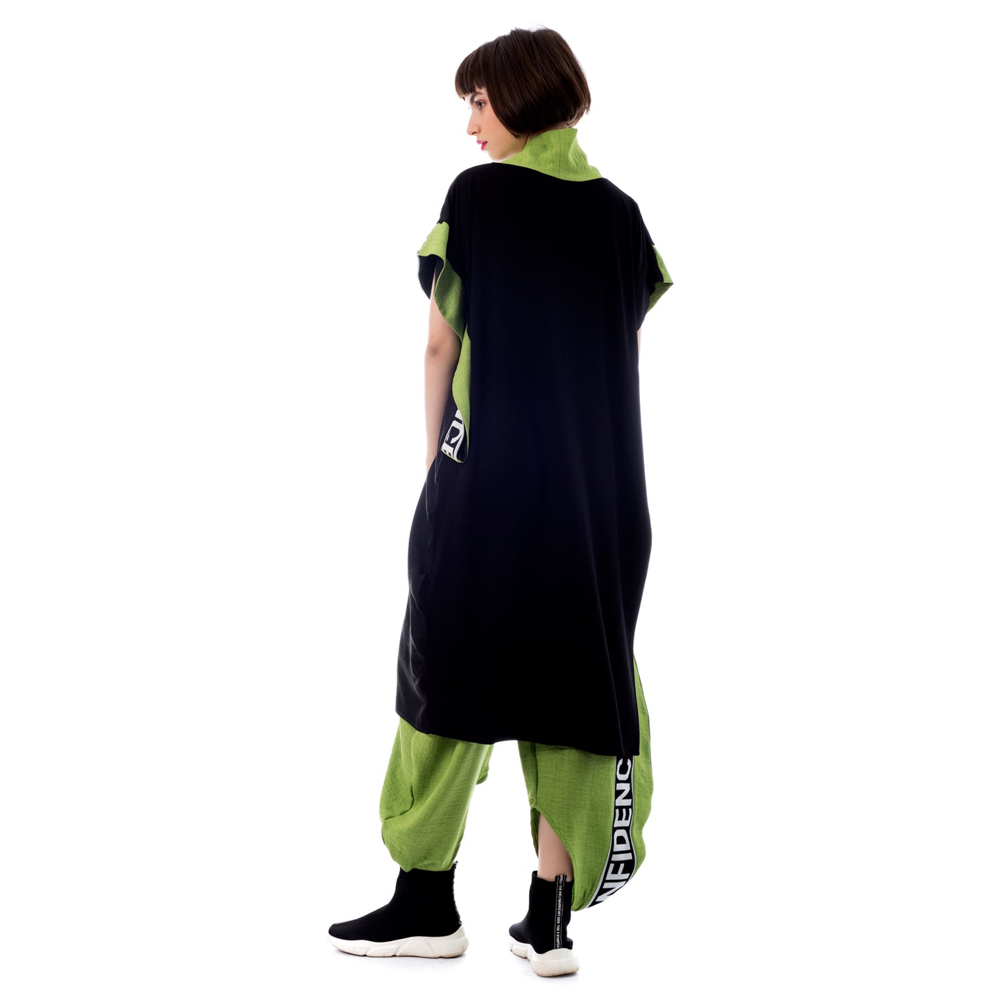 Effortless Flow: Seva's Asymmetric Loose poncho ss.24.se.115