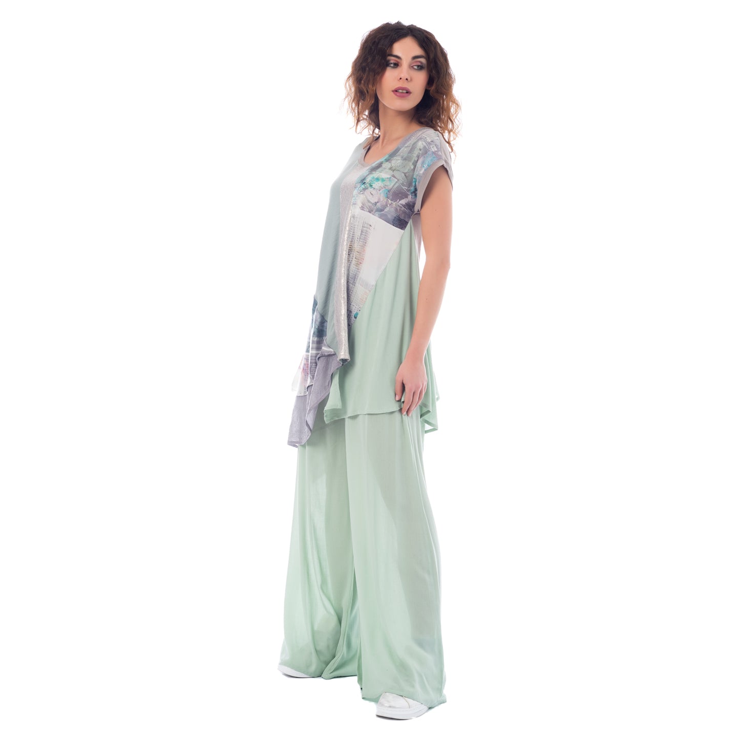 Vibrant Fusion: Seva's Multi-Fabric Asymmetric Blousess.24.se.064