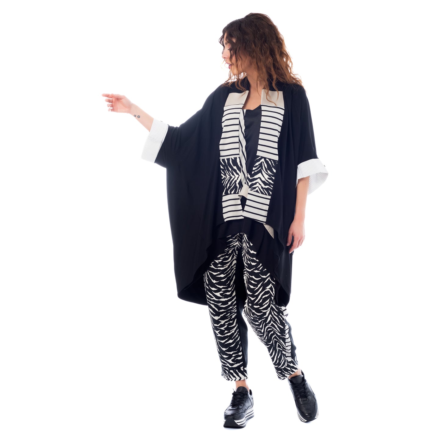 Sophisticated Stripes: Seva's Elegant Striped Jacket ss.24.se.120