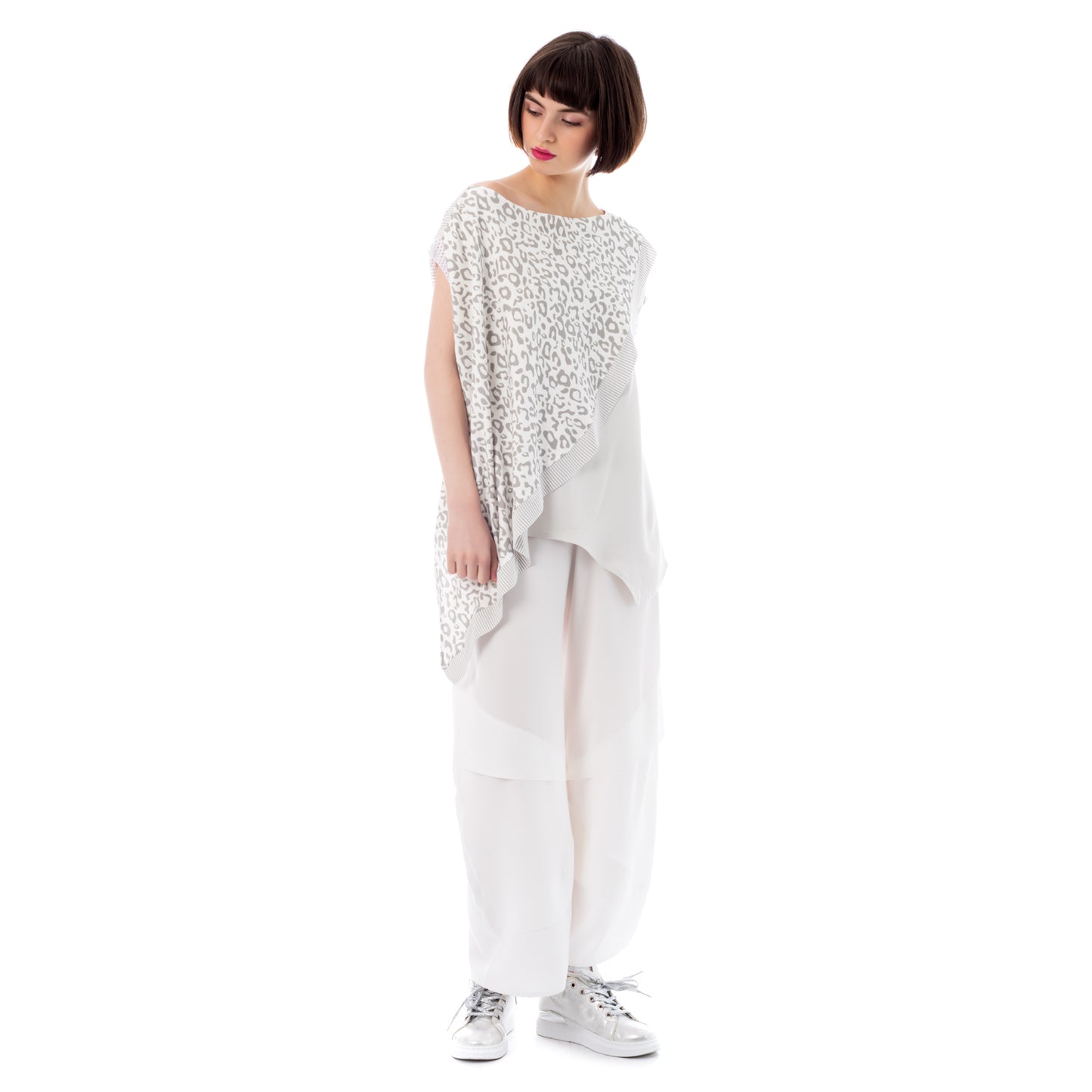 Pure Elegance: White Loose Seva Pants with Fabric Finery  se.24.se.022