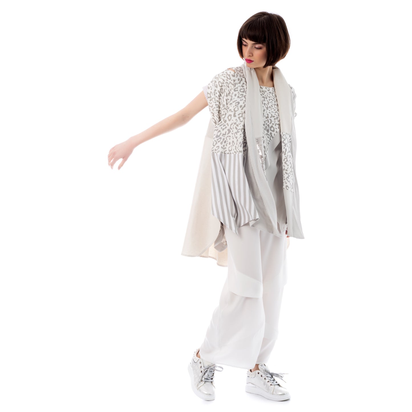 Pure Elegance: White Loose Seva Pants with Fabric Finery  se.24.se.022