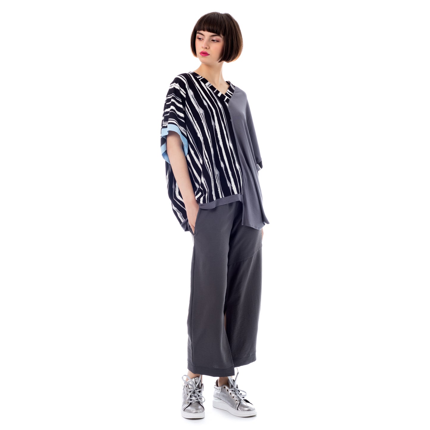 Effortless Chic: Seva's Striped Loose Tunic ss.24.se.017