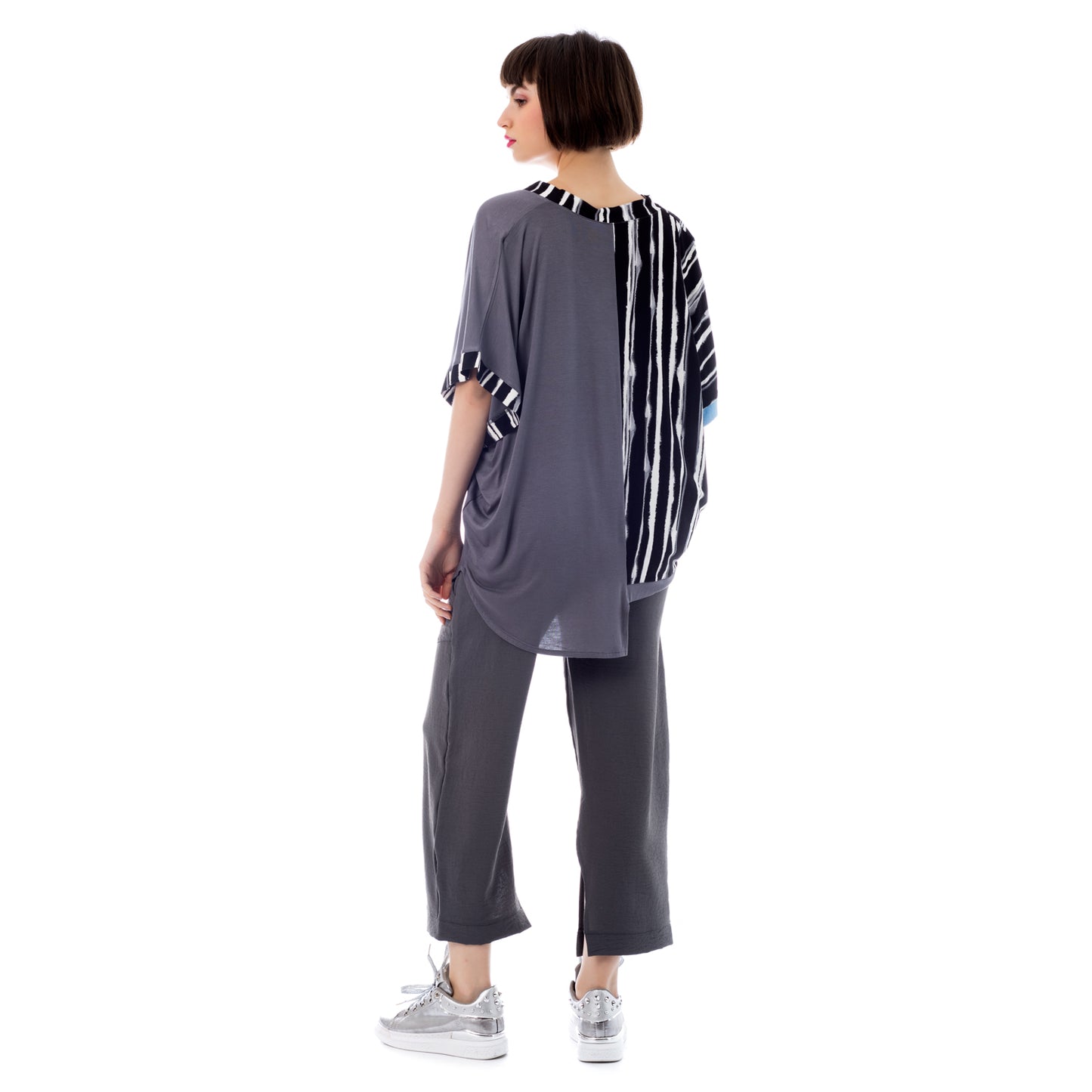 Effortless Chic: Seva's Striped Loose Tunic ss.24.se.017