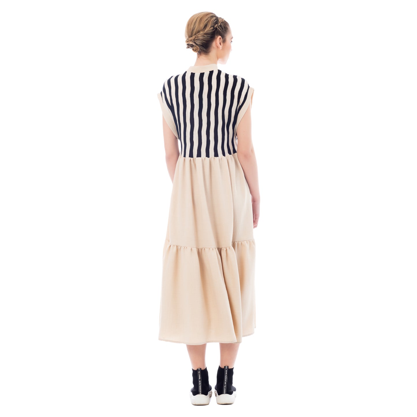 Seva's Girly Striped Maxi Dress: Delightful Details ss.24.se.173