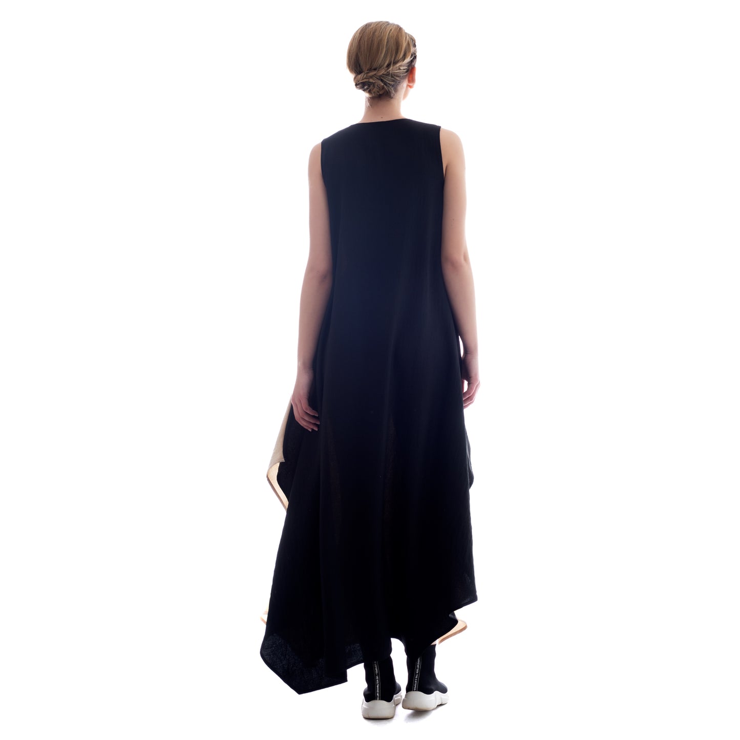 Ethereal Elegance: Seva's Maxi Dress ss.24.se.083