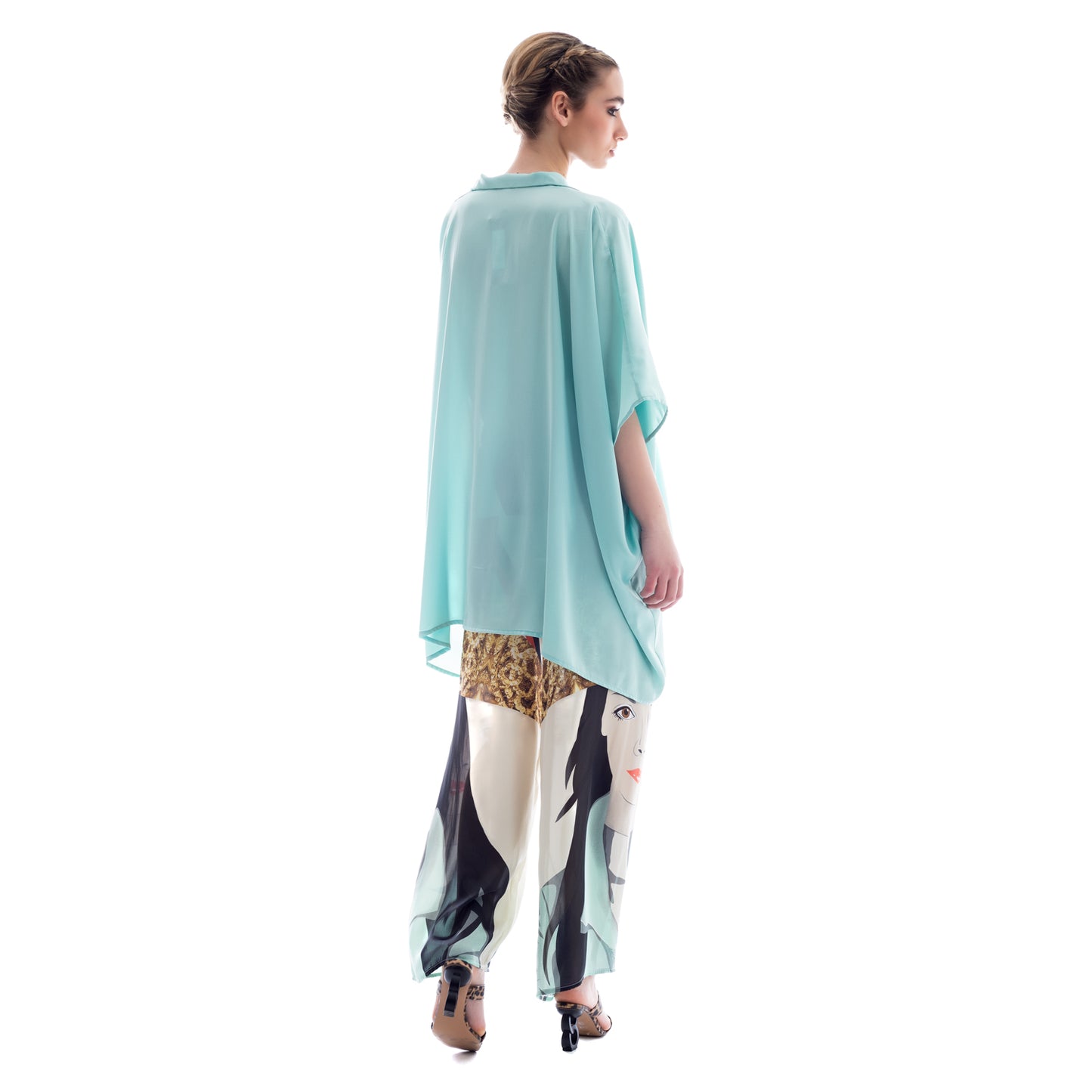 Effortless Edge: Seva's Asymmetrical Loose Shirt ss.24.se.067